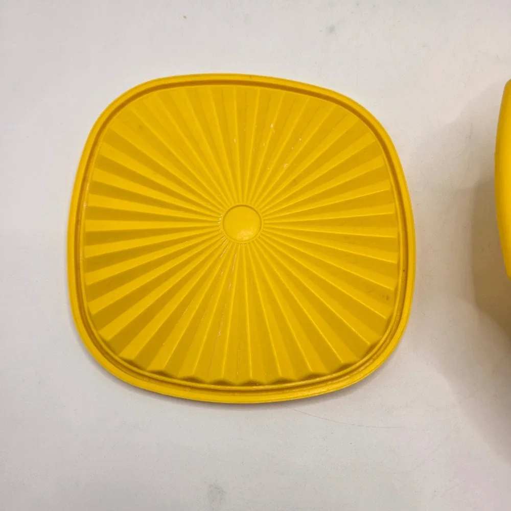 Tupperware Servalier Serving Bowl Yellow Sunburst Lid Vintage 70s MCM